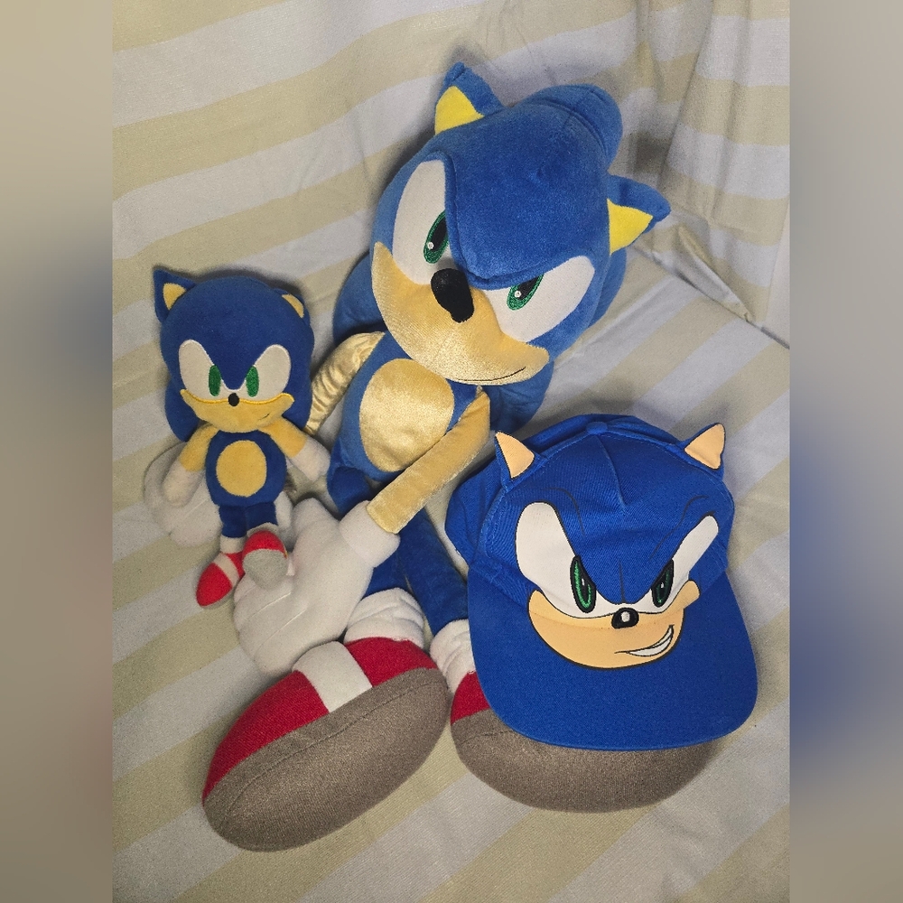 Sonic Plushes And Hat Bundle